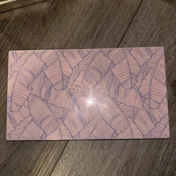 Ciate The Editor Eyeshadow Palette New England - Picture 3 of 5